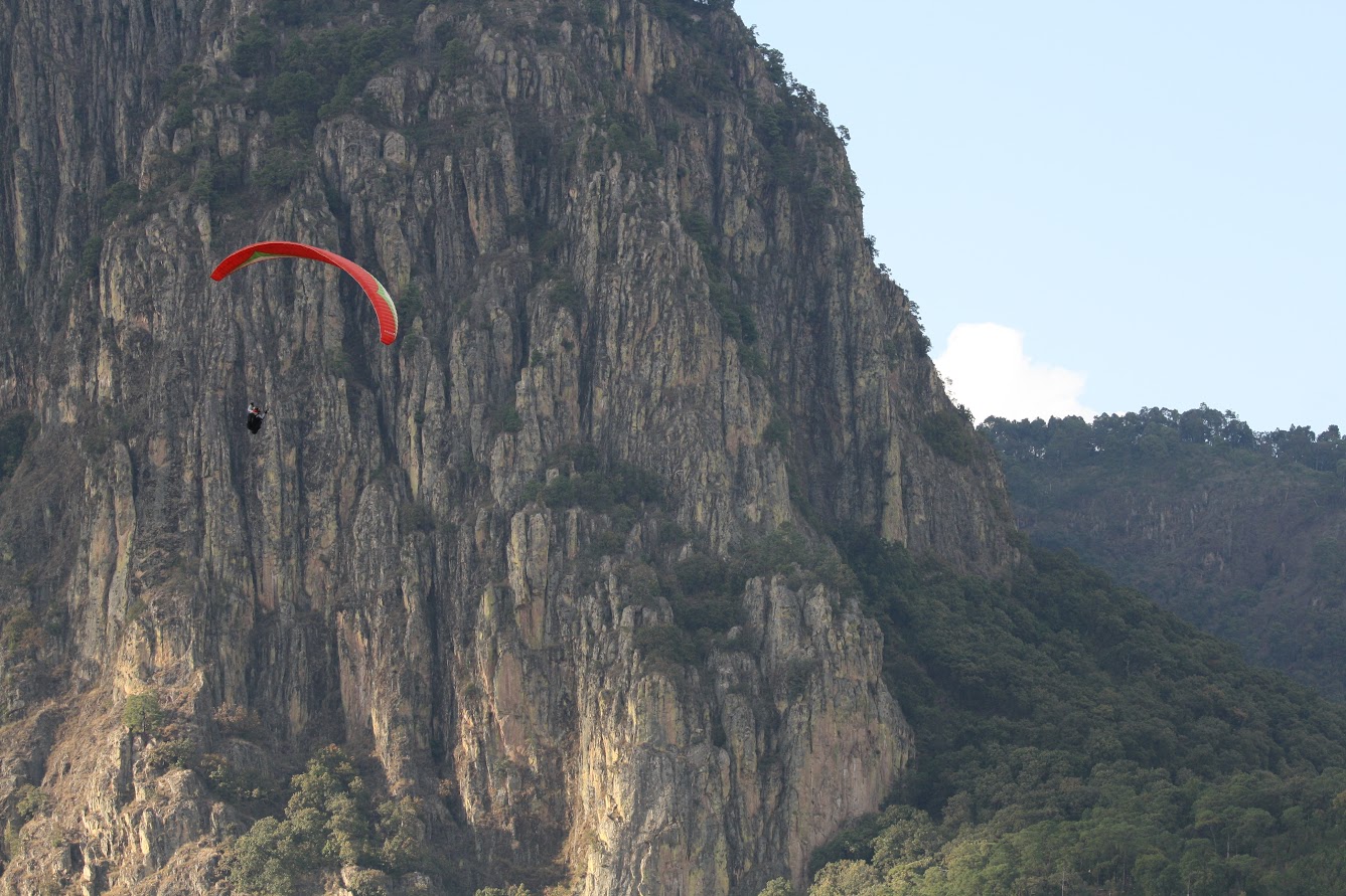 Clear skies over Valle de Bravo in November
